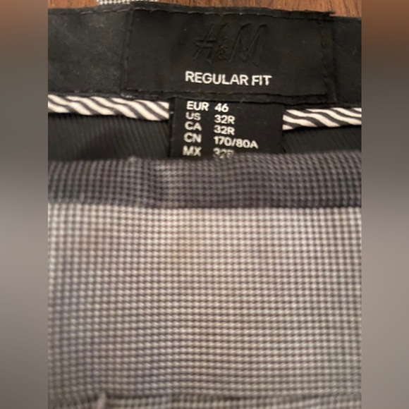 H&M regular fit 2 piece suit
Mens
2 button jacket 38R
Pants 32R - Picture 5 of 7